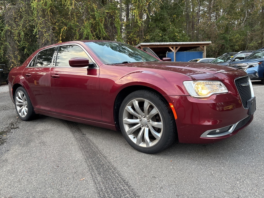 2018 Chrysler 300 Touring's photo