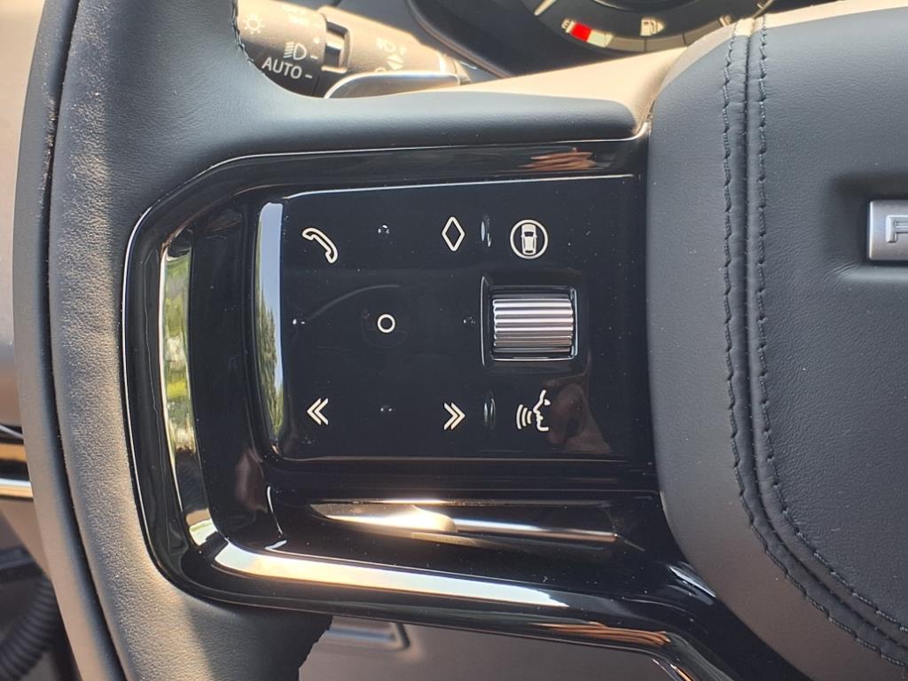2025 Land Rover Range Rover Sport SE photo 16