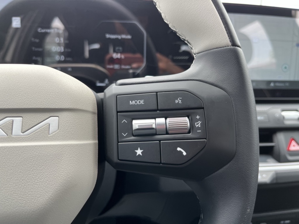 2025 Kia K4 GT-Line photo 9