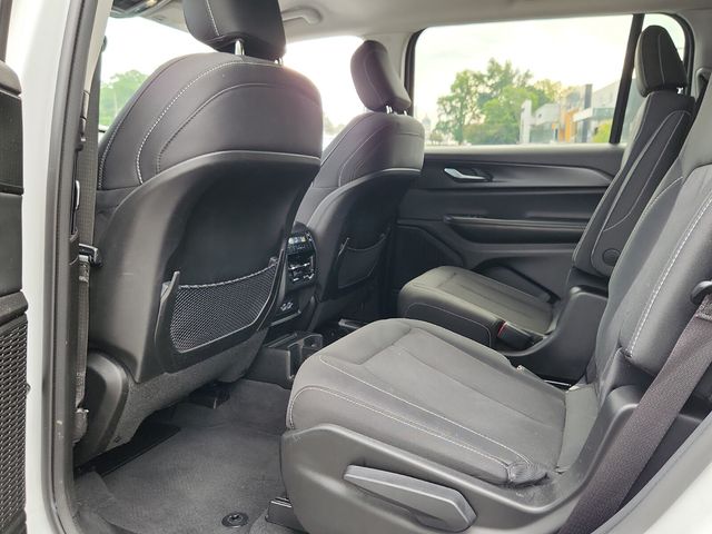 2023 Jeep Grand Cherokee Laredo photo 6