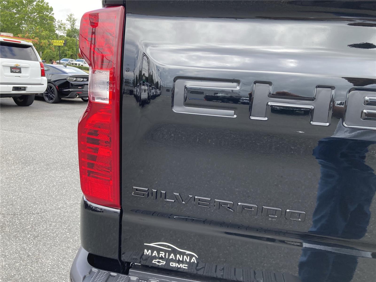 2025 Chevrolet Silverado 1500 Custom photo 11