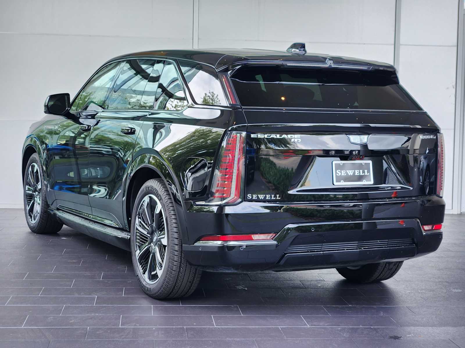 2025 Cadillac Escalade IQ Sport photo 4