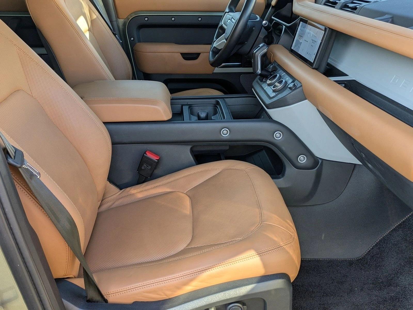 2023 Land Rover Defender S photo 22