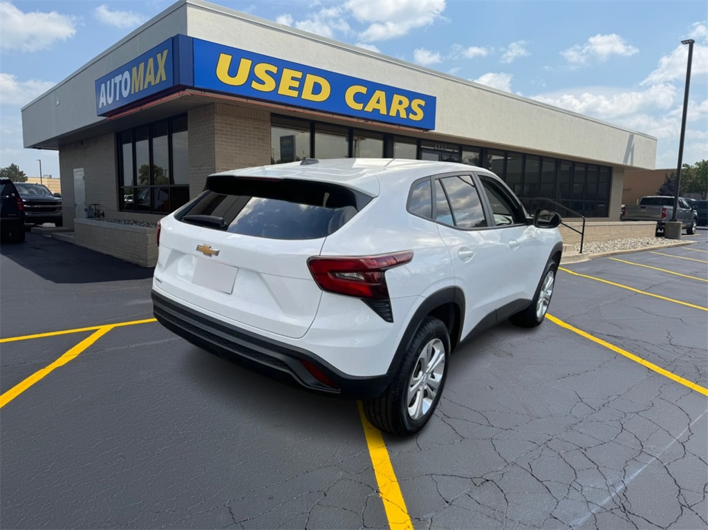 2024 Chevrolet Trax LS photo 3