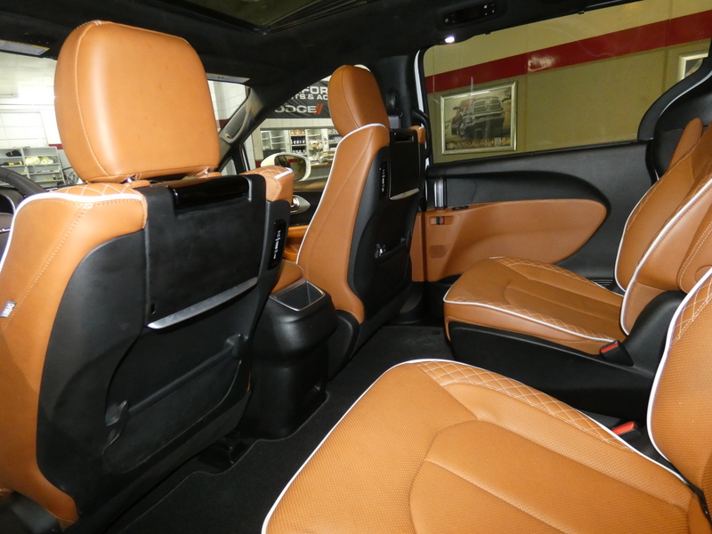 2024 Chrysler Pacifica Pinnacle photo 24
