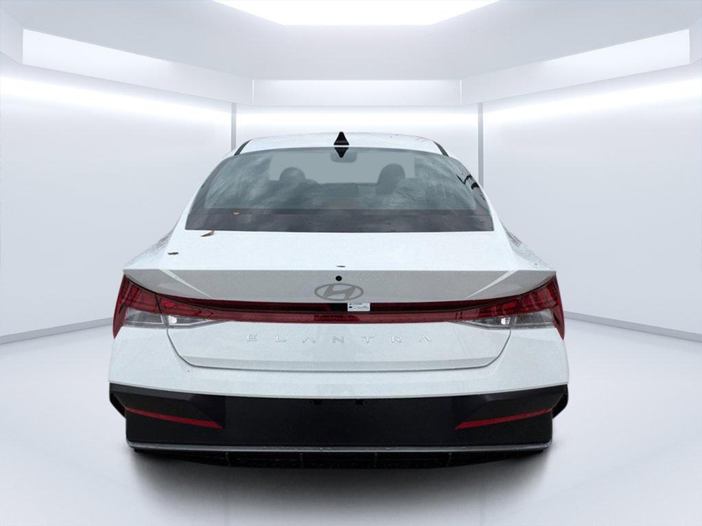 2025 Hyundai Elantra SEL Convenience photo 4