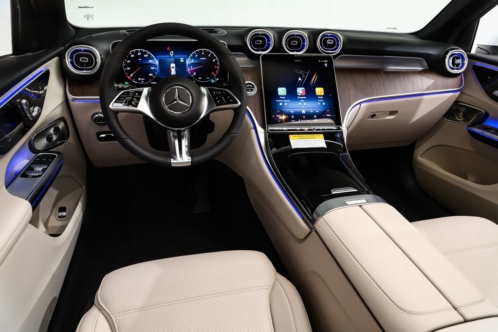 2025 Mercedes Benz GLC 300 4MATIC photo 6