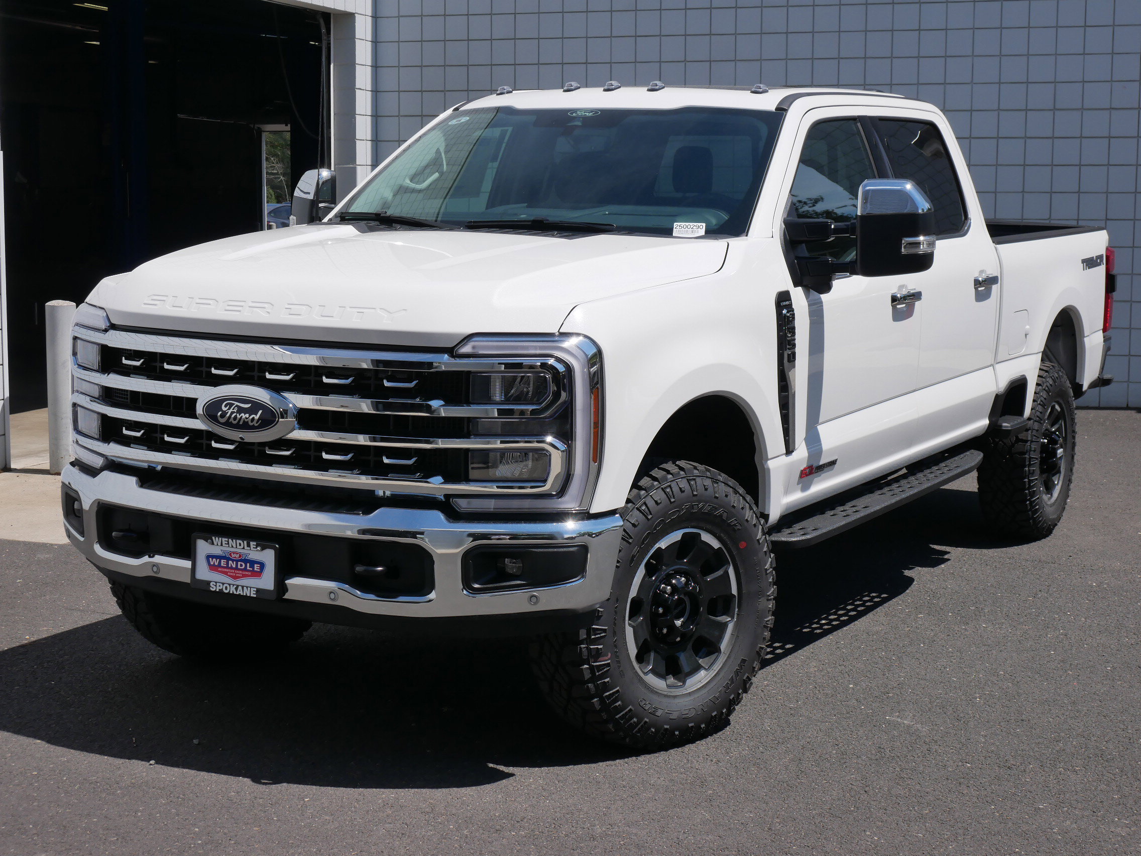 2025 Ford F-350 Lariat photo 2