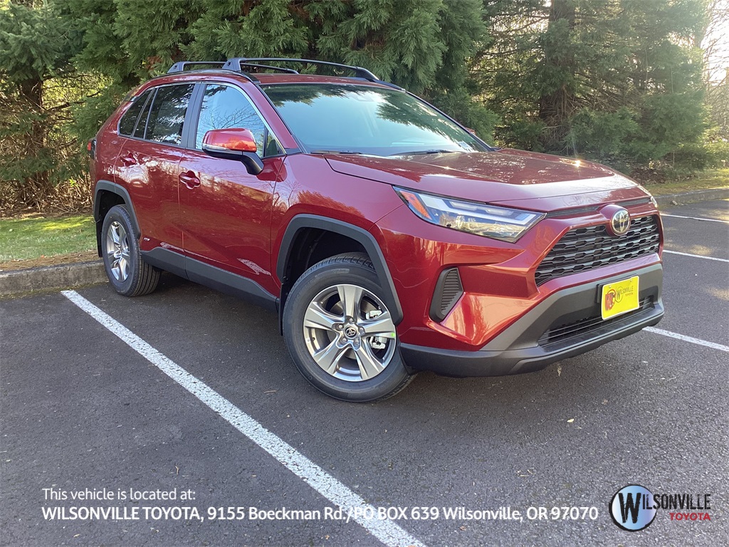 2025 Toyota RAV4 XLE's photo