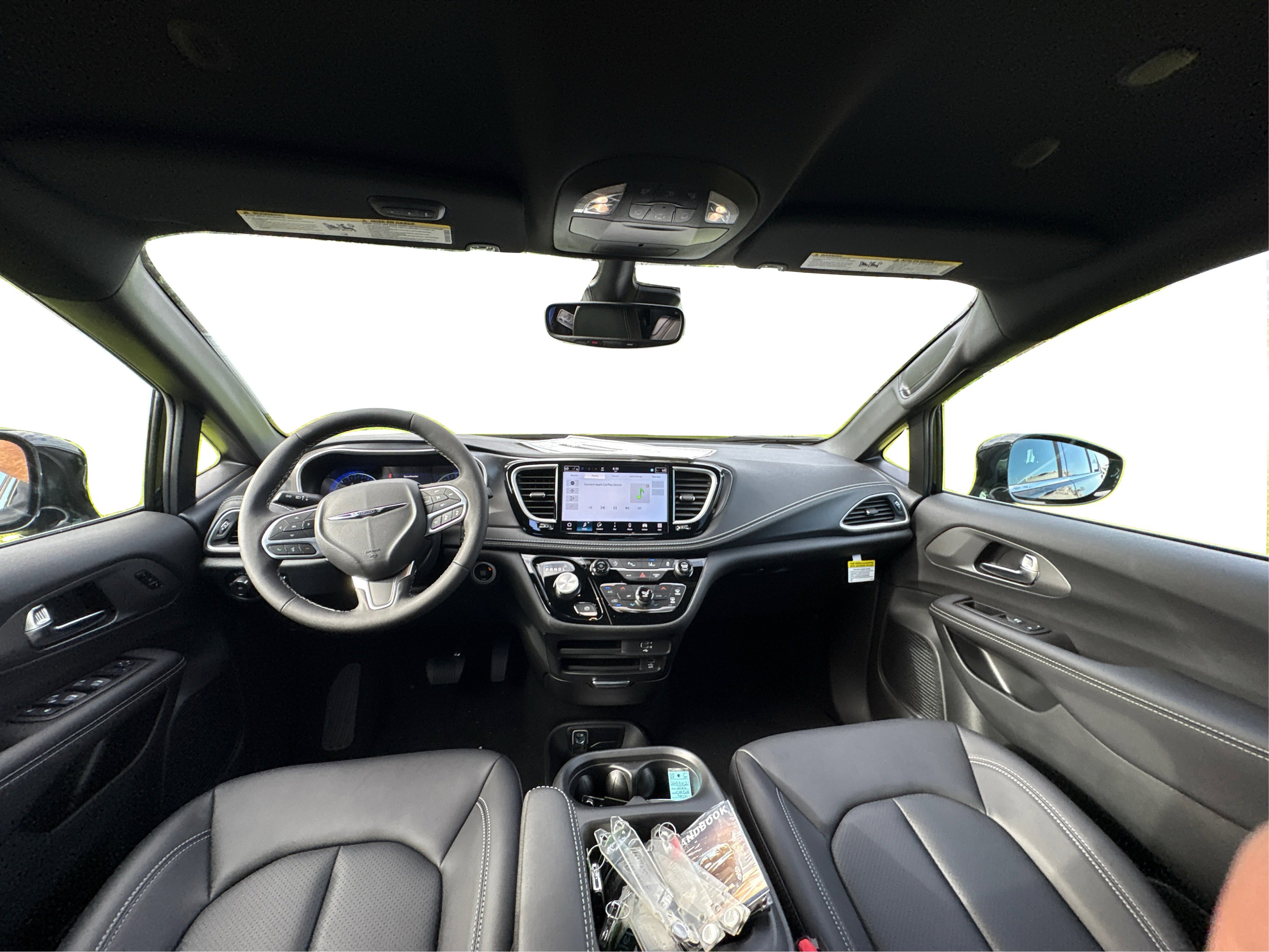 2026 Chrysler Pacifica photo 18