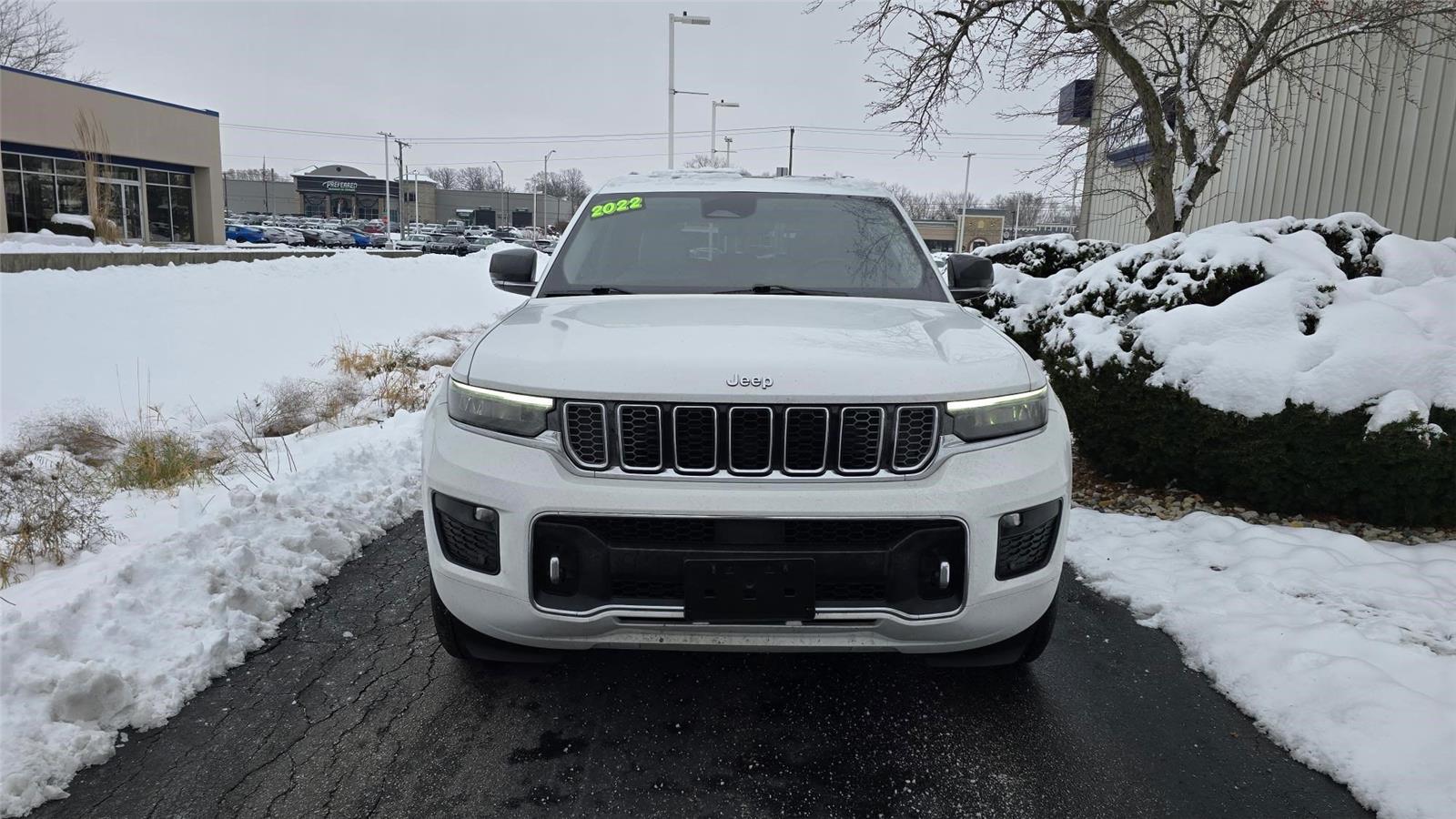 2022 Jeep Grand Cherokee Overland photo 2