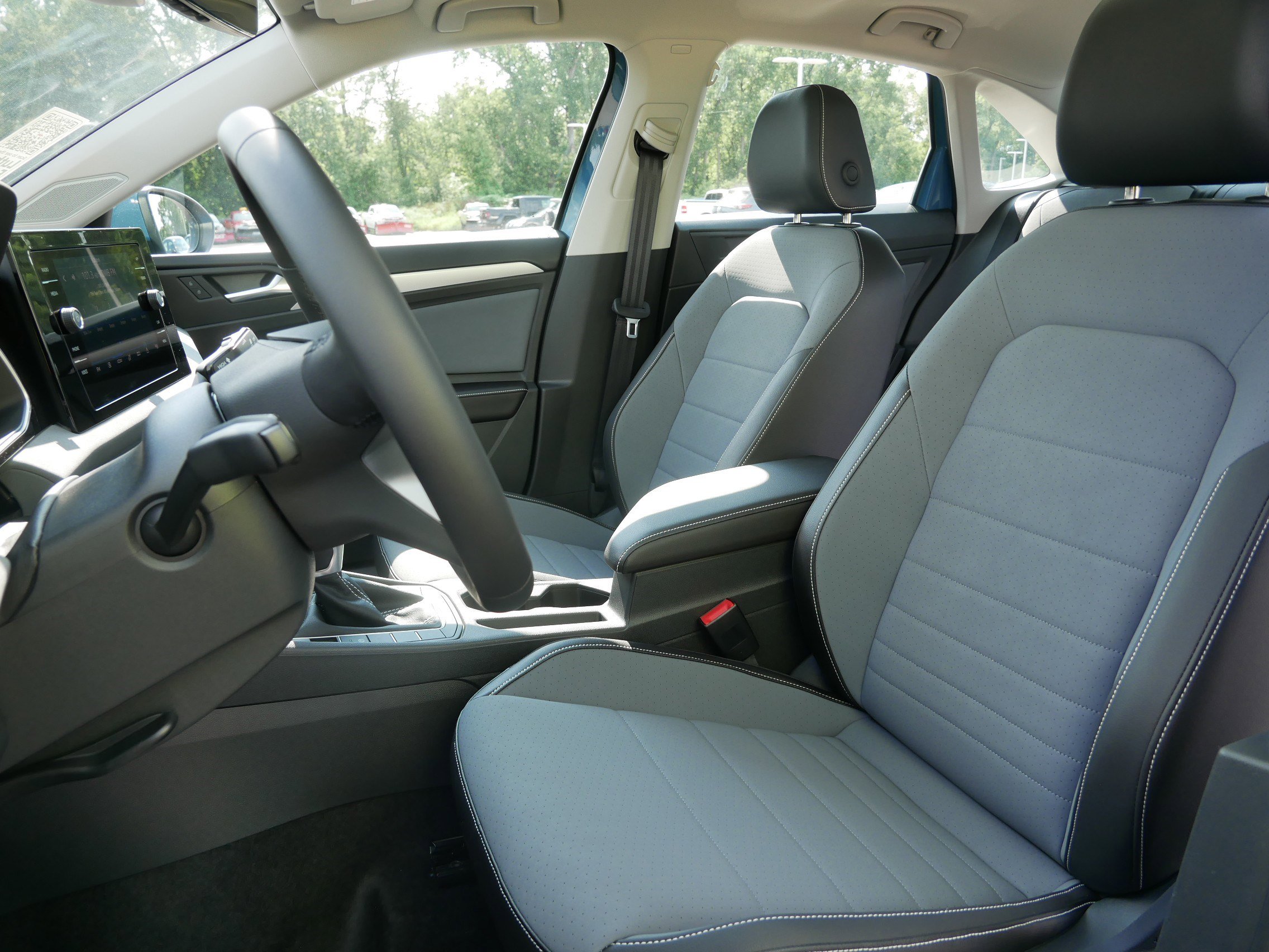 2025 Volkswagen Jetta SE photo 4