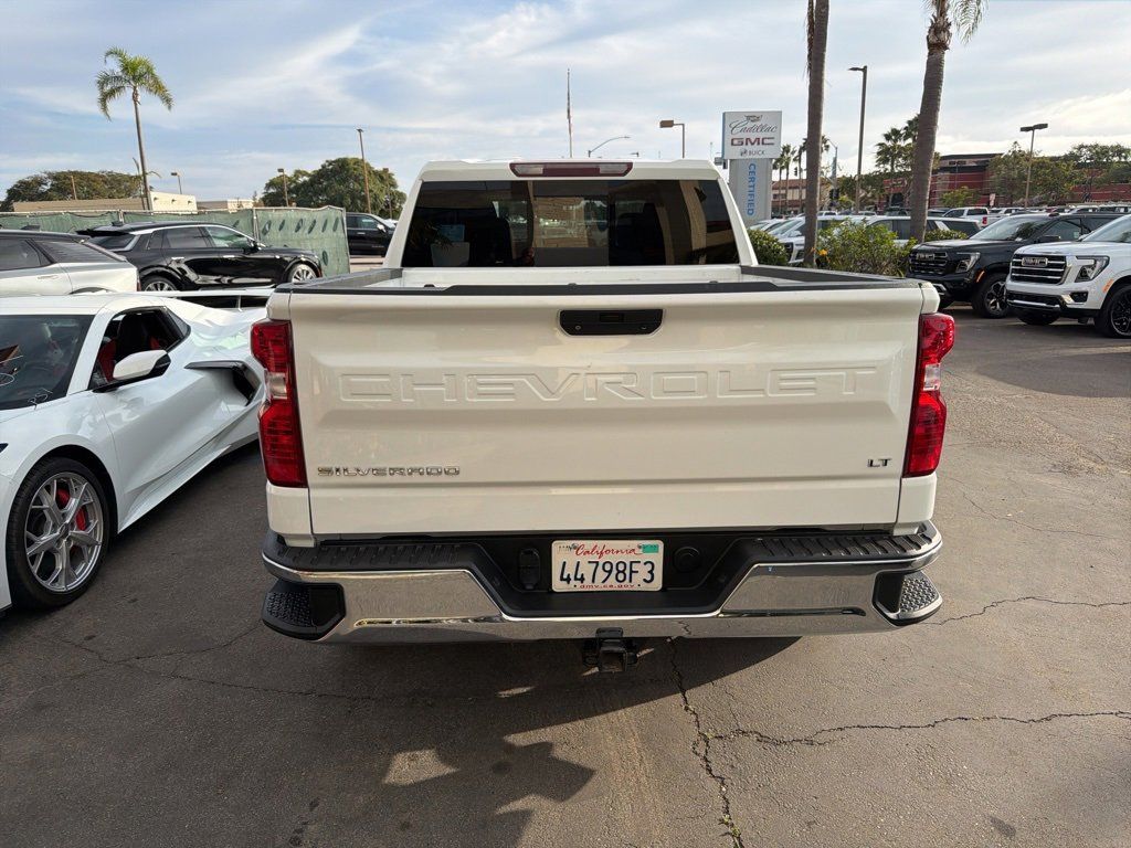 2021 Chevrolet Silverado 1500 LT photo 3