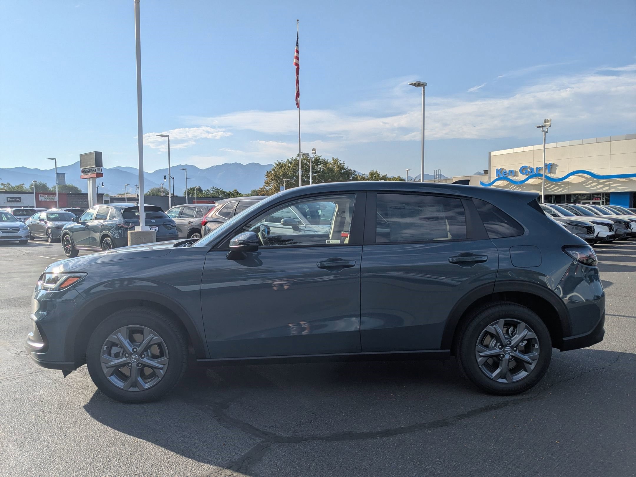 2026 Honda HR-V LX photo 4