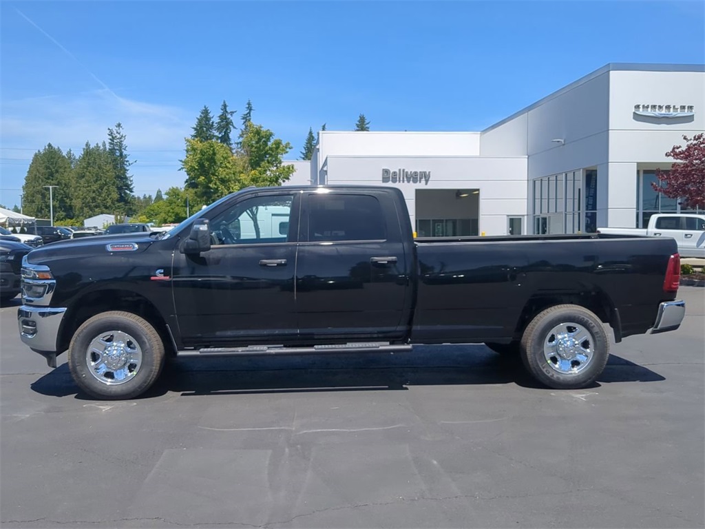 2025 Ram 3500 Tradesman photo 2