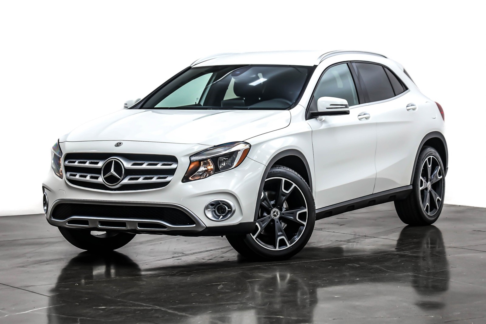 Used 2019 Mercedes-Benz GLA-Class GLA250 with VIN WDCTG4EB5KU013231 for sale in Newport Beach, CA