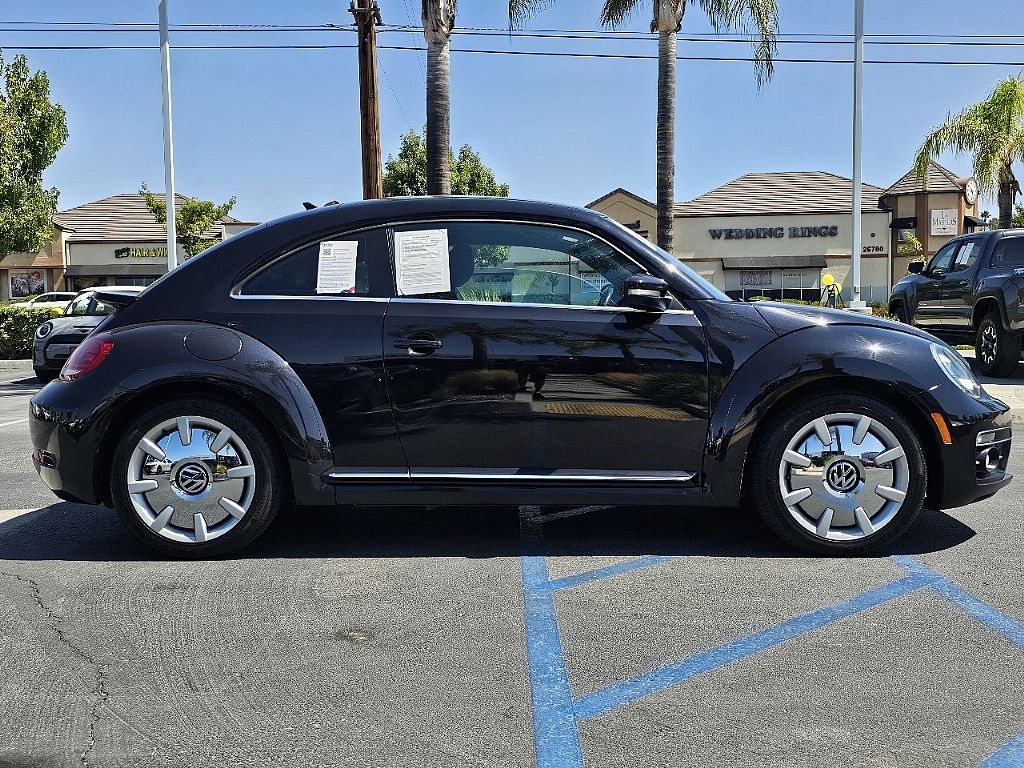 2018 Volkswagen Beetle SE photo 5