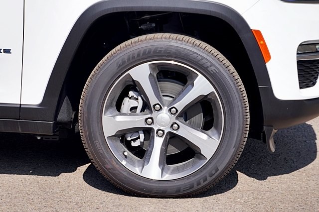 New 2023 Bright White Clear-Coat Exterior Paint Jeep 4xe image 8