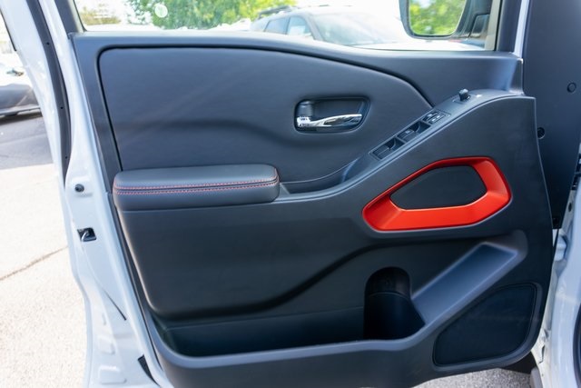 2025 Nissan Frontier PRO-4X photo 9