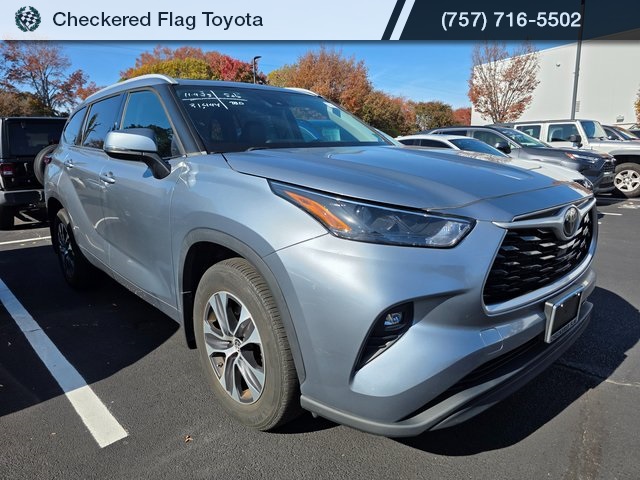 2022 Toyota Highlander XLE photo 3