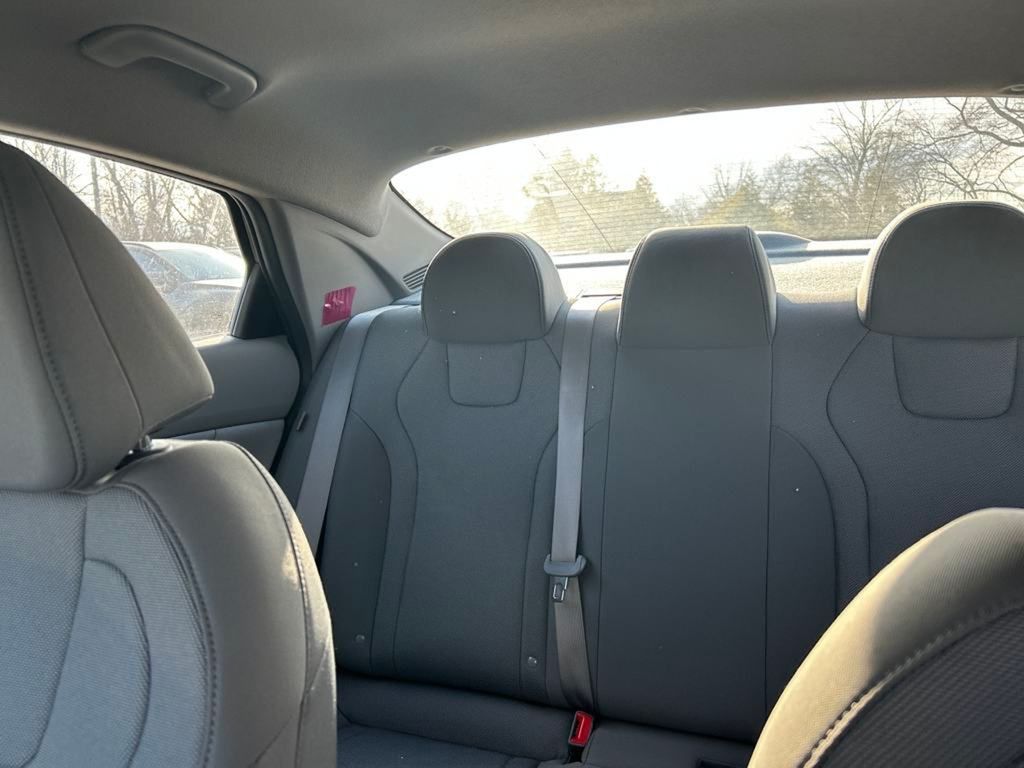 2024 Hyundai Elantra SE photo 16