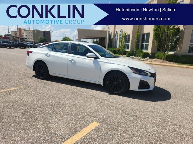 2025 Nissan Altima SV's photo