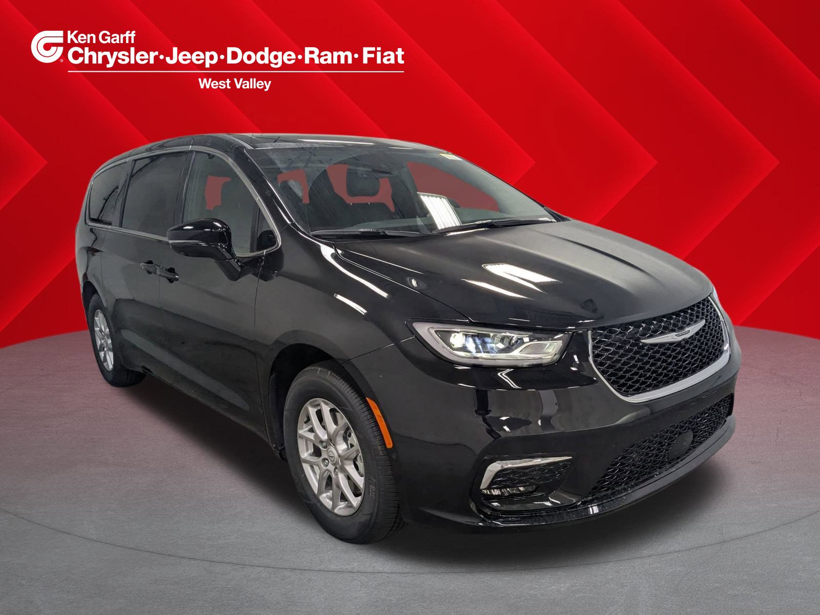 2026 Chrysler Pacifica Select's photo