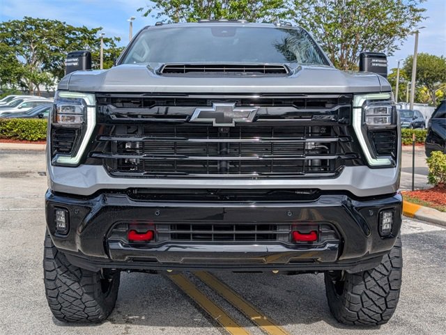 2025 Chevrolet Silverado 2500HD LTZ photo 2
