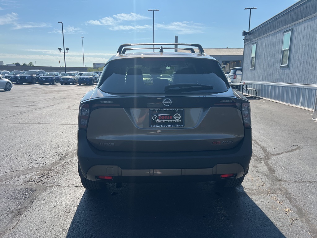 2026 Nissan Kicks SR photo 4