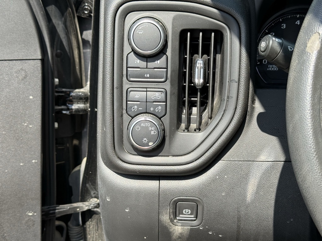 2024 Chevrolet Silverado 2500HD Custom photo 17