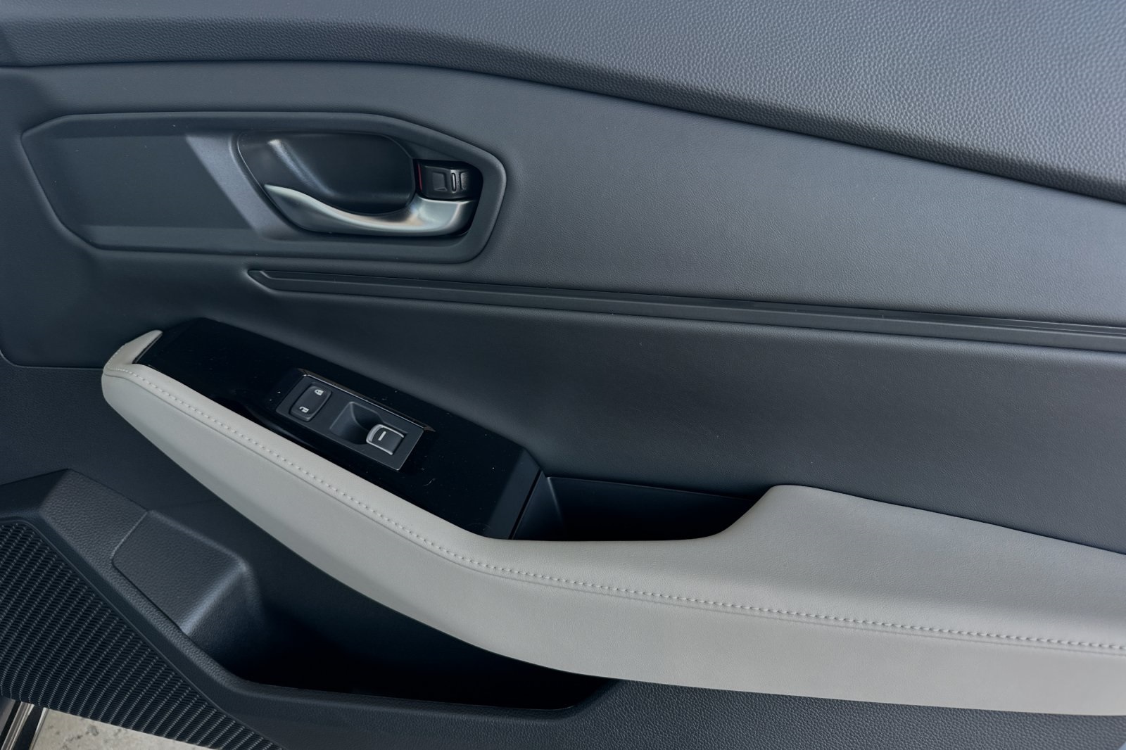 2025 Honda Accord Touring photo 18