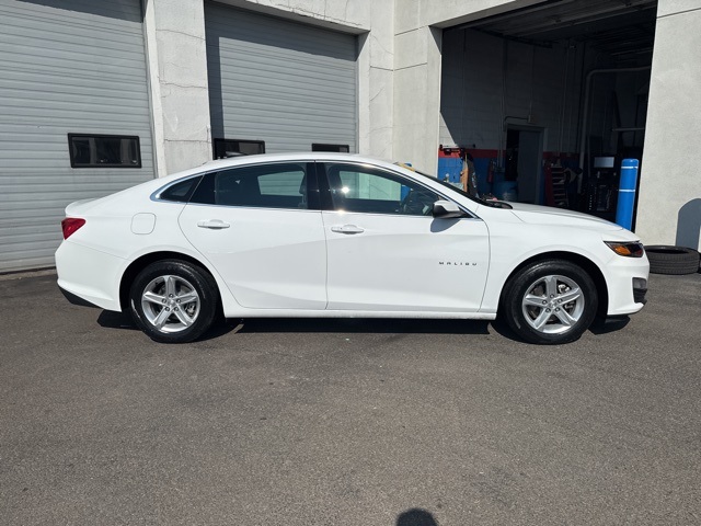 2024 Chevrolet Malibu LS photo 8