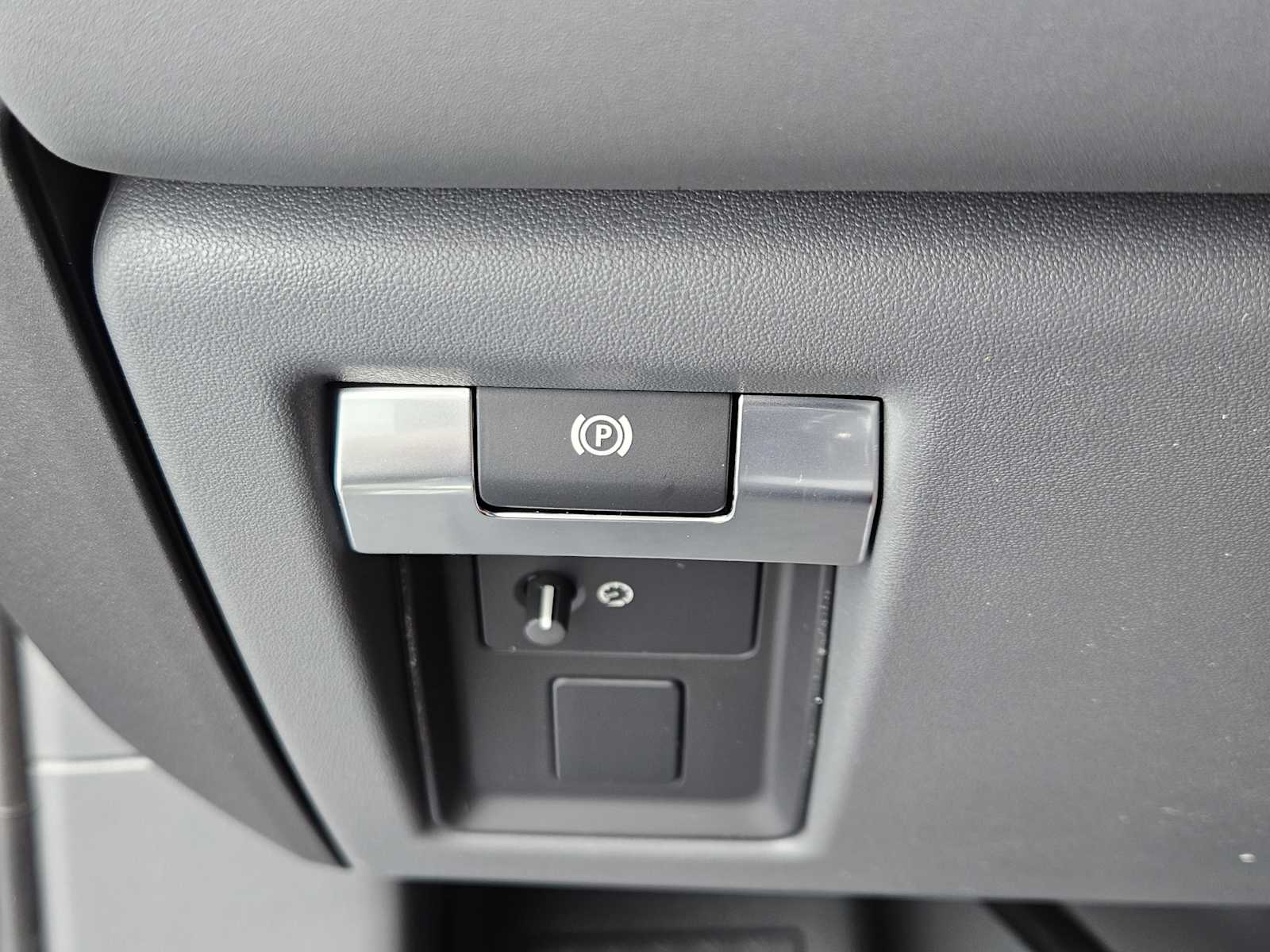 2025 Land Rover Defender 130 V8 photo 19