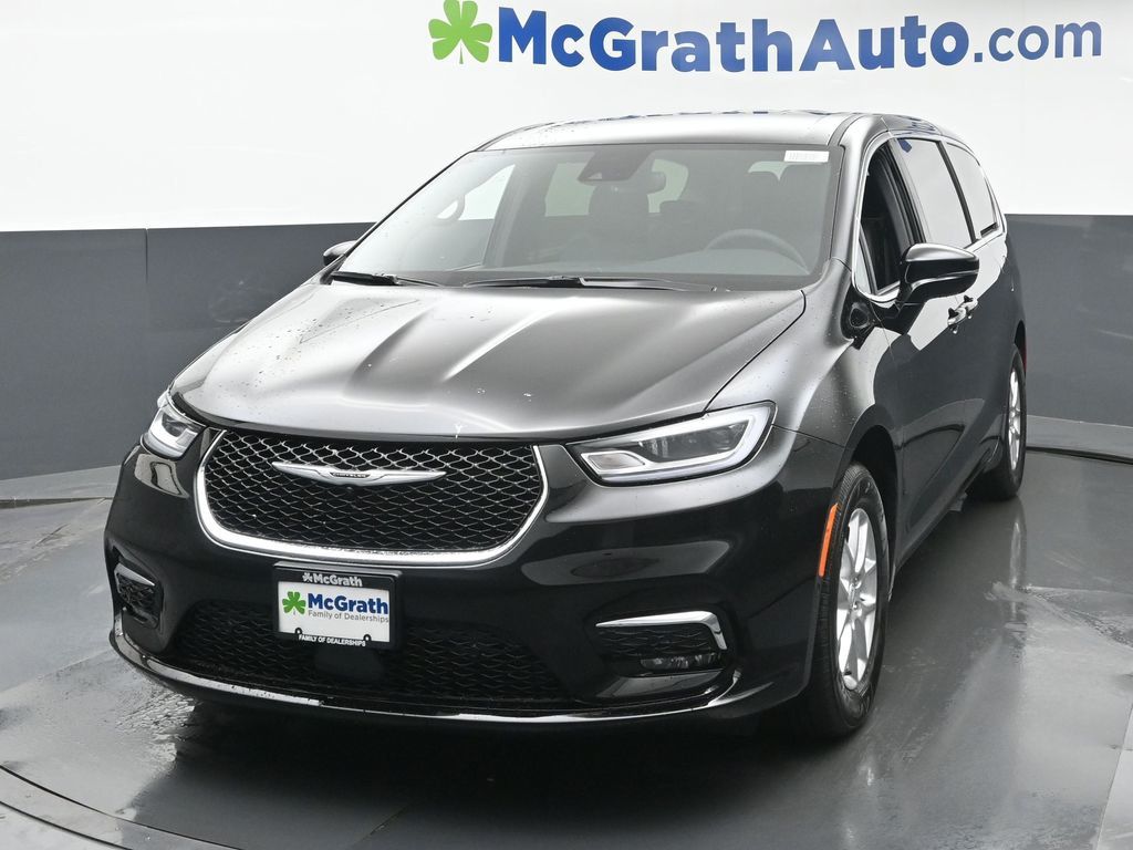 2026 Chrysler Pacifica photo 3