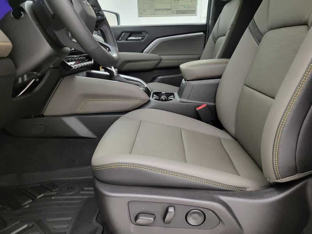 2026 Chevrolet Colorado ZR2 photo 2