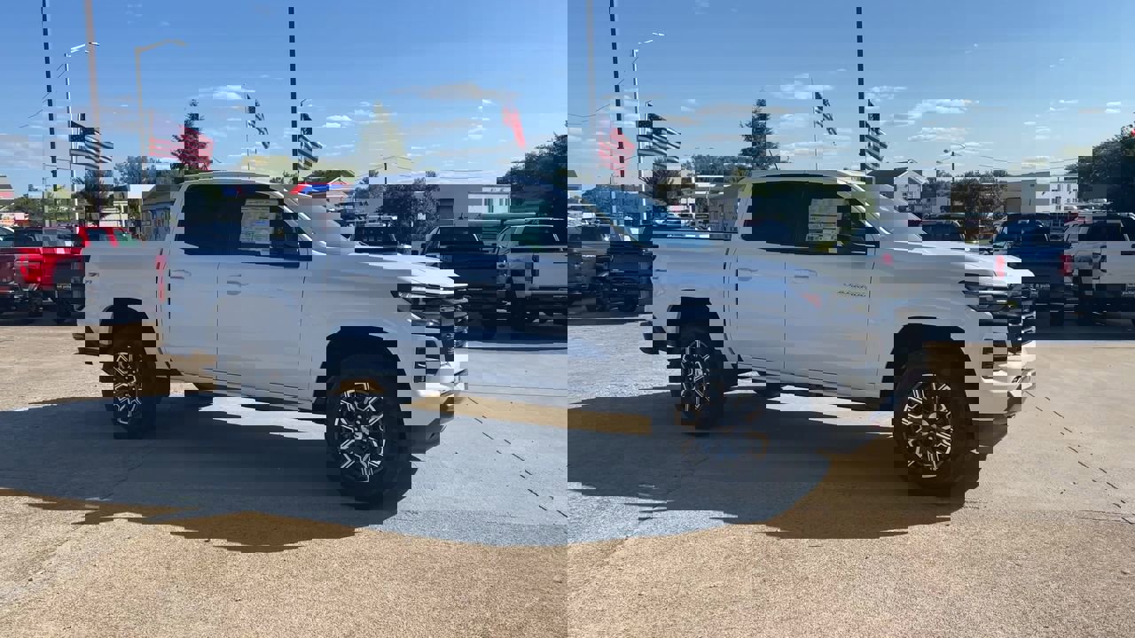 2026 Chevrolet Colorado Z71 photo 2