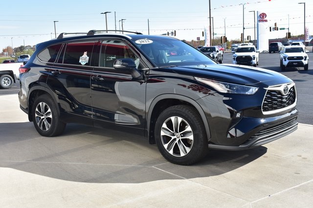 2022 Toyota Highlander XLE photo 3