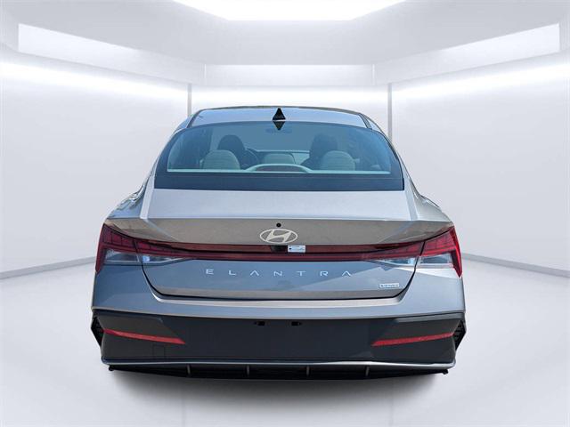 2025 Hyundai Elantra Hybrid Blue photo 4