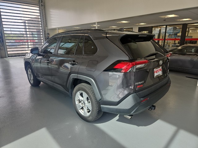 Used 2019 GRAY Toyota XLE image 6