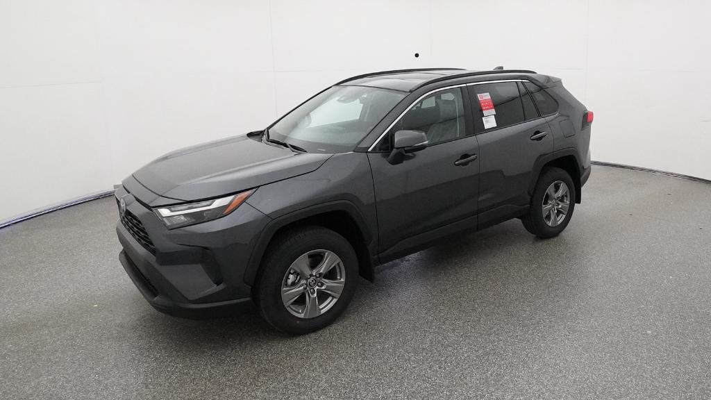 2025 Toyota RAV4 XLE's photo