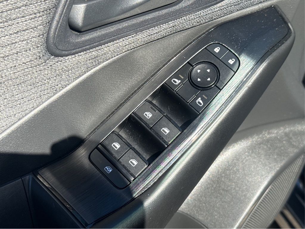 2023 Nissan Rogue S photo 19