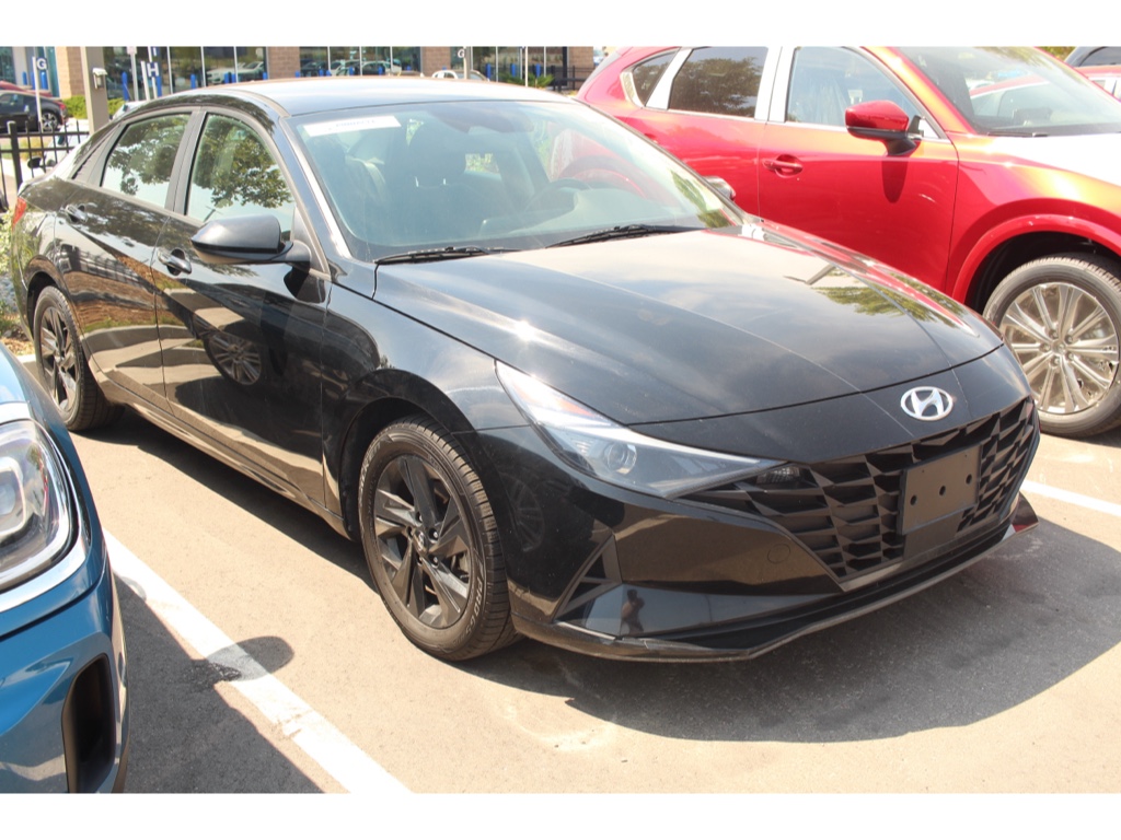 2022 Hyundai Elantra SEL Convenience photo 4