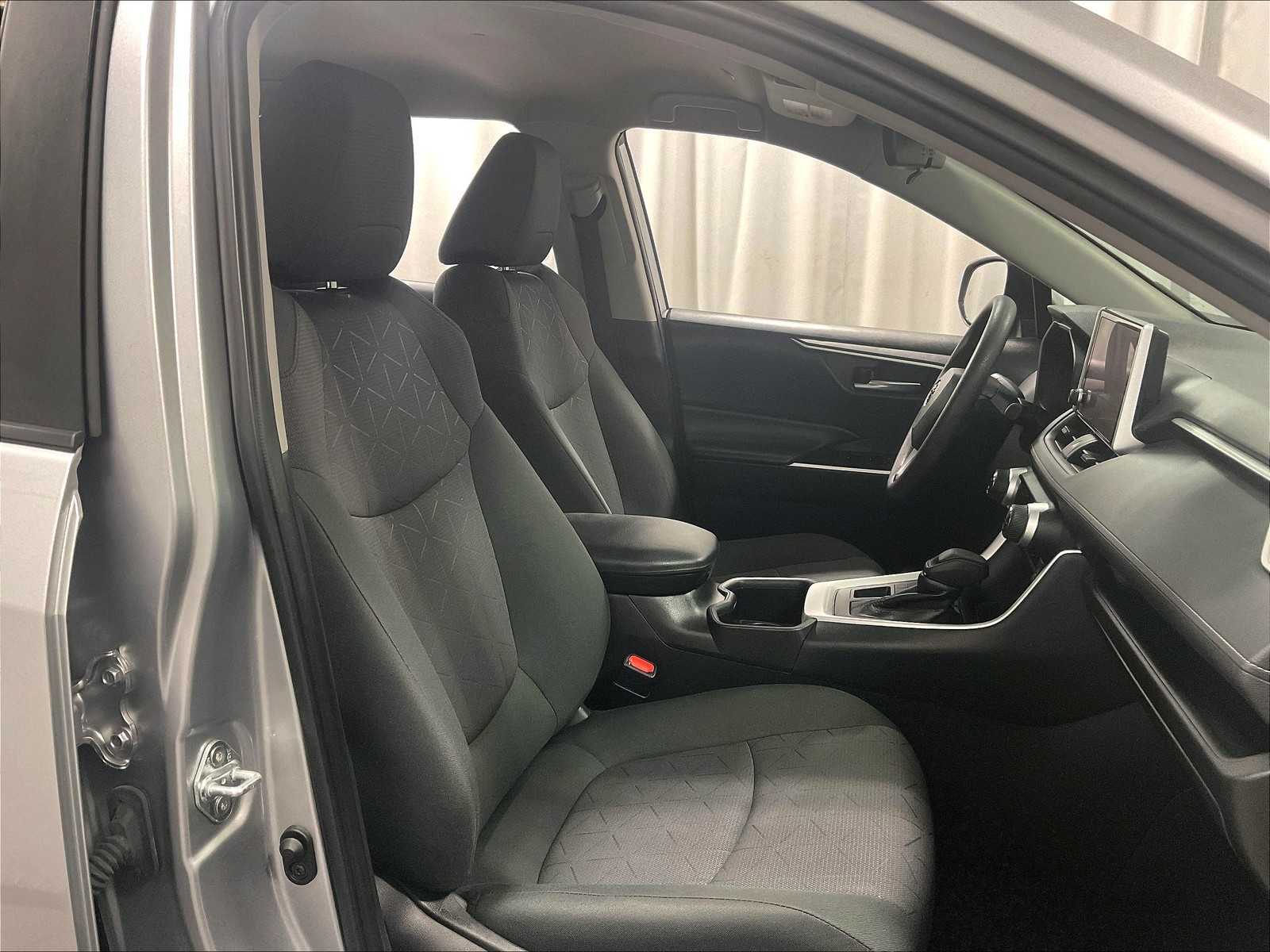 2023 Toyota RAV4 XLE photo 11