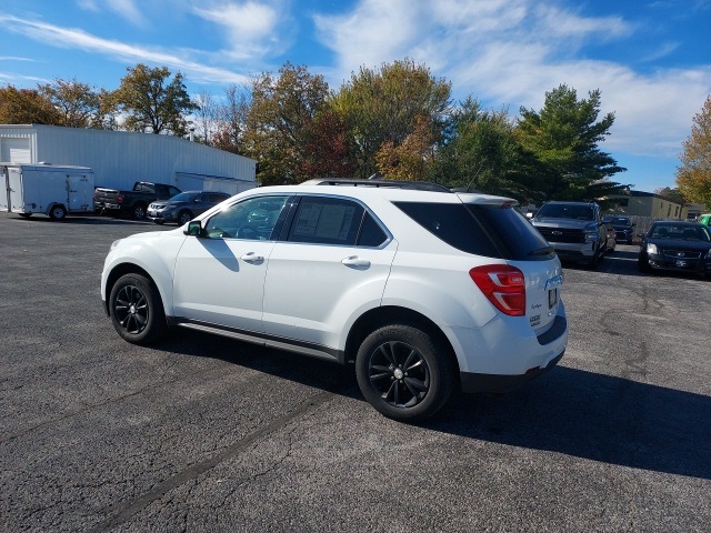2017 Chevrolet Equinox LT photo 3