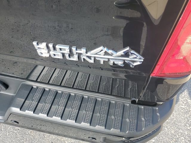 2023 Chevrolet Silverado 1500 High Country photo 13