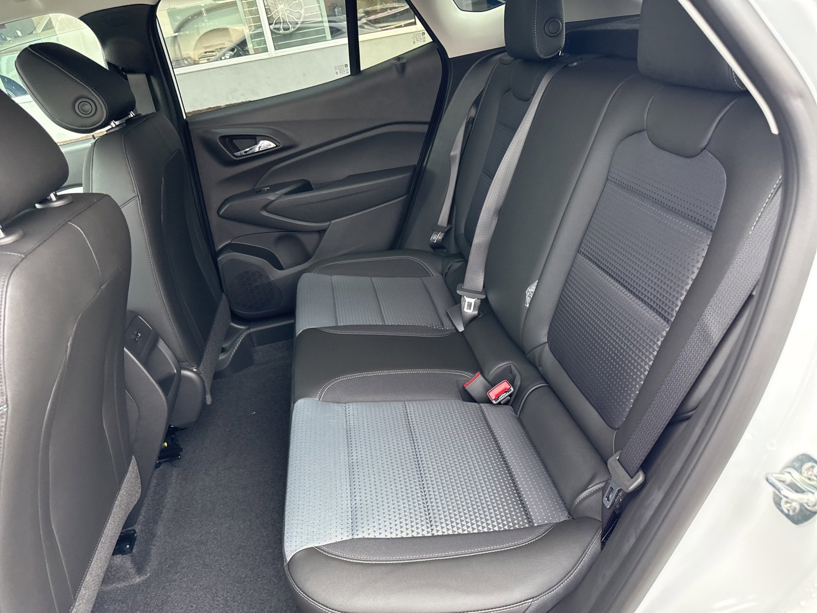 2025 Chevrolet Trax LT photo 12