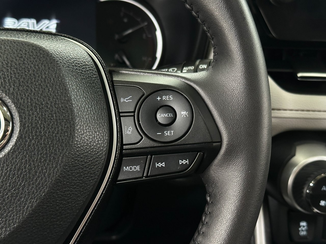 2023 Toyota RAV4 XLE Premium photo 21