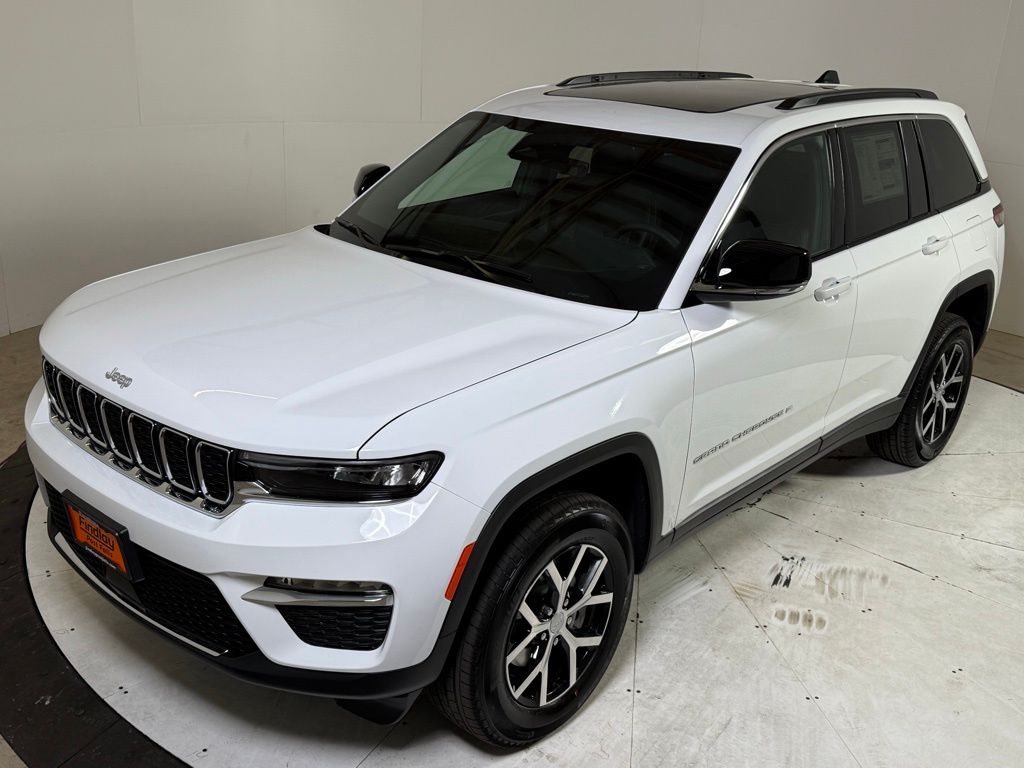 2025 Jeep Grand Cherokee Limited photo 3
