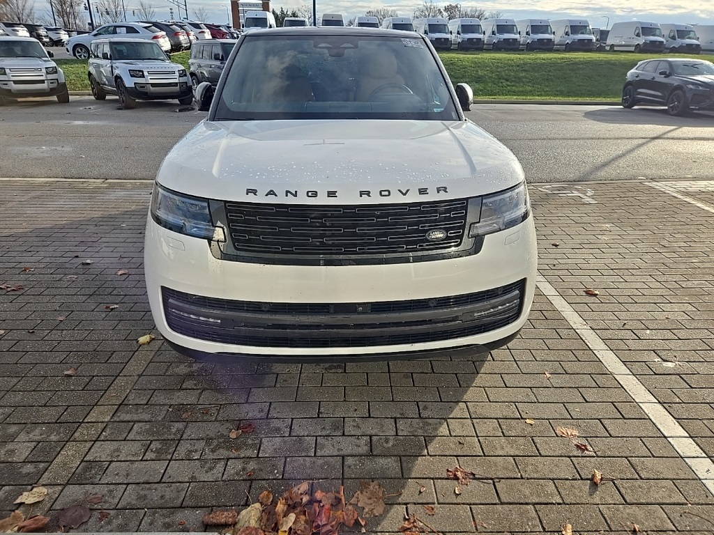 2024 Land Rover Range Rover SE photo 3