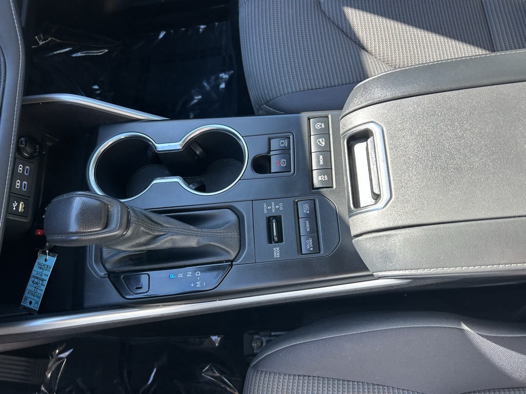2022 Toyota Highlander L photo 18